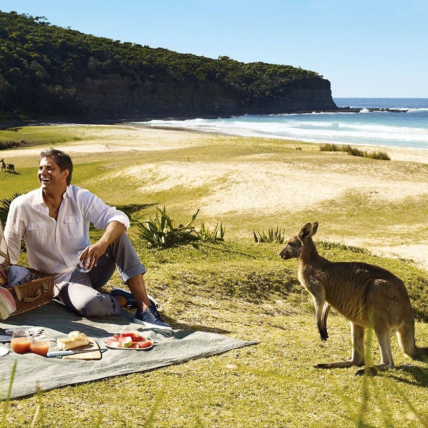 Luxury Australia honeymoon - Couple in Freycinet Bay