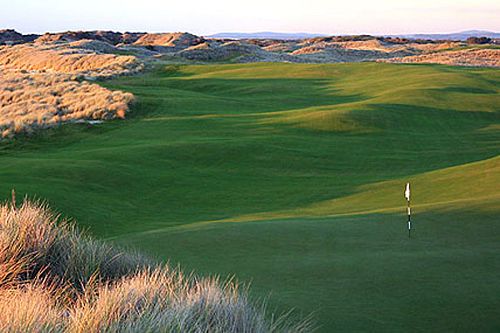 18th hole at Barnbougle Dunes - Barnbougle Dunes - Golf Travel in New Zealand and Australia