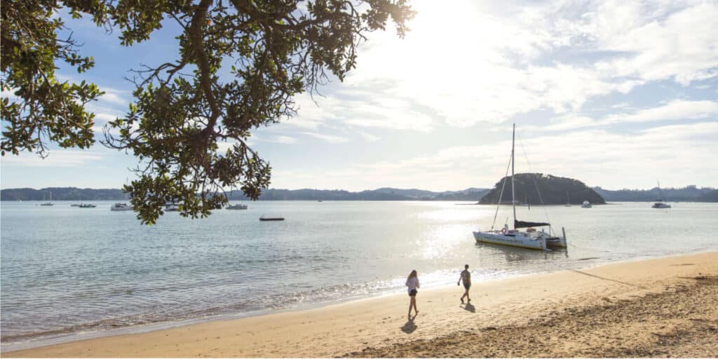 Sailing excursion in the Bay of Islands - Couple walking on a secluded beach