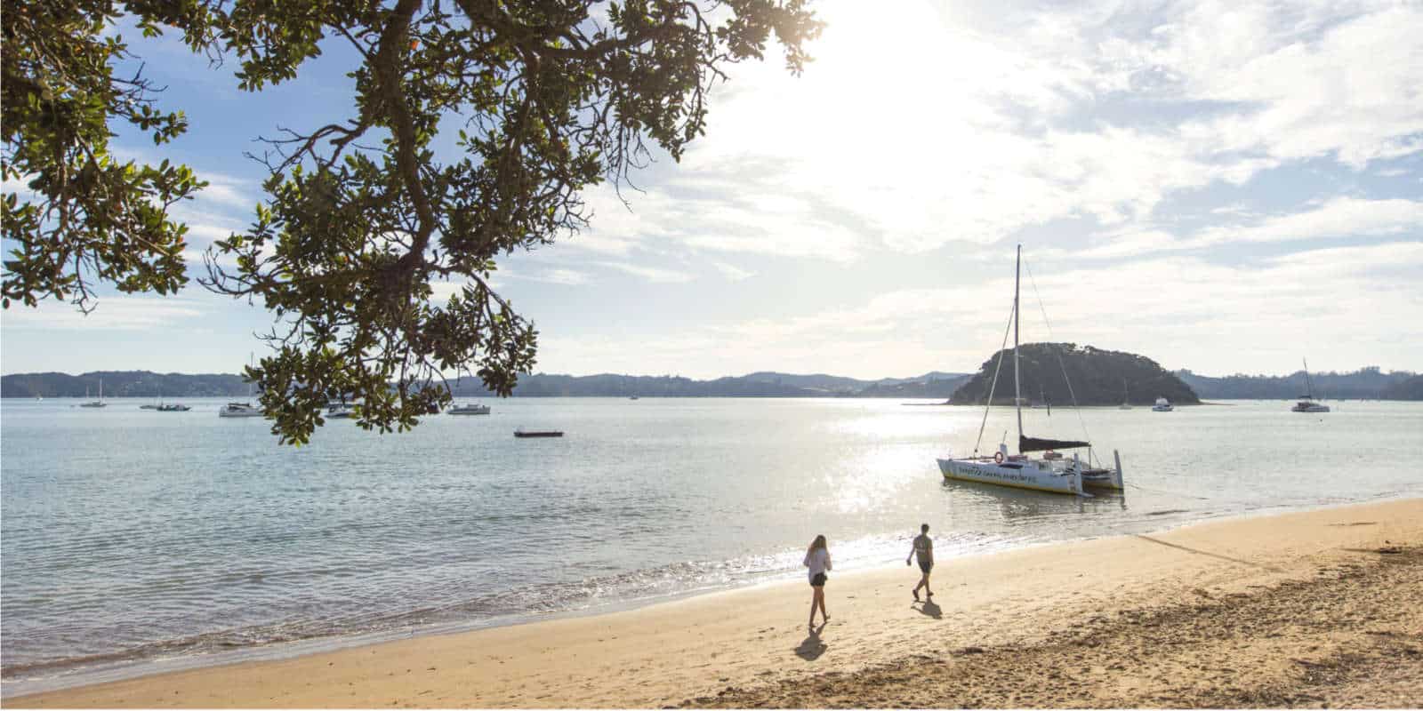 Sailing excursion in the Bay of Islands - Couple walking on a secluded beach